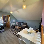 Newly Refurbished Bespoke Self-catering Lägenhet