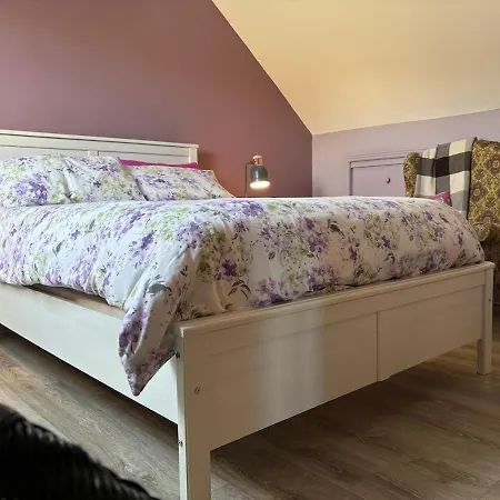 Newly Refurbished Bespoke Self-catering Apartman
