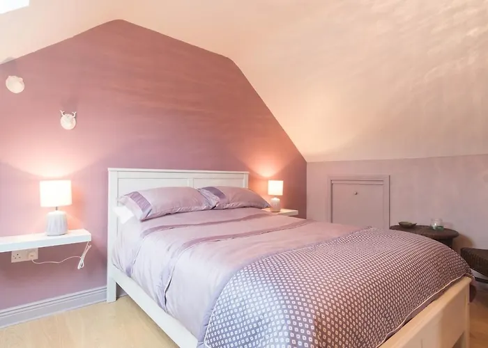 Апартаменты Newly Refurbished Bespoke Self-catering